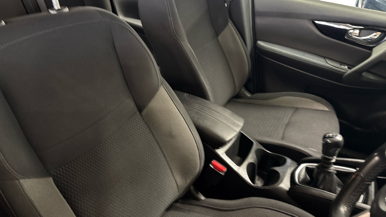 Nissan Qashqai 1.3 DiG-T 160 Acenta Premium 5dr Petrol Hatchback